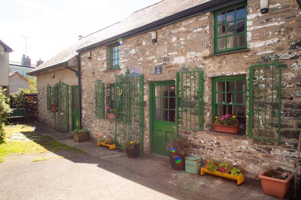 Yr Hen Efail - Old Smithy Villa Tregaron Exterior photo